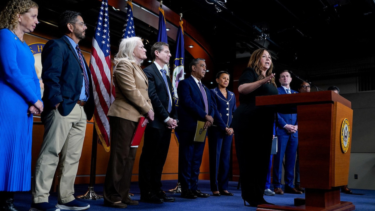 ABD siyasetinin gündemi Epstein davası