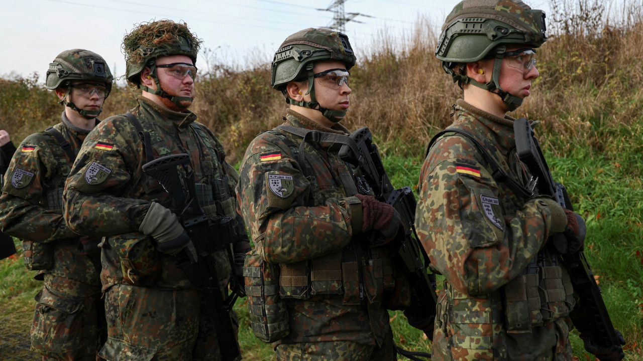 Almanya'da tarihi adım: Zorunlu askerlik masada