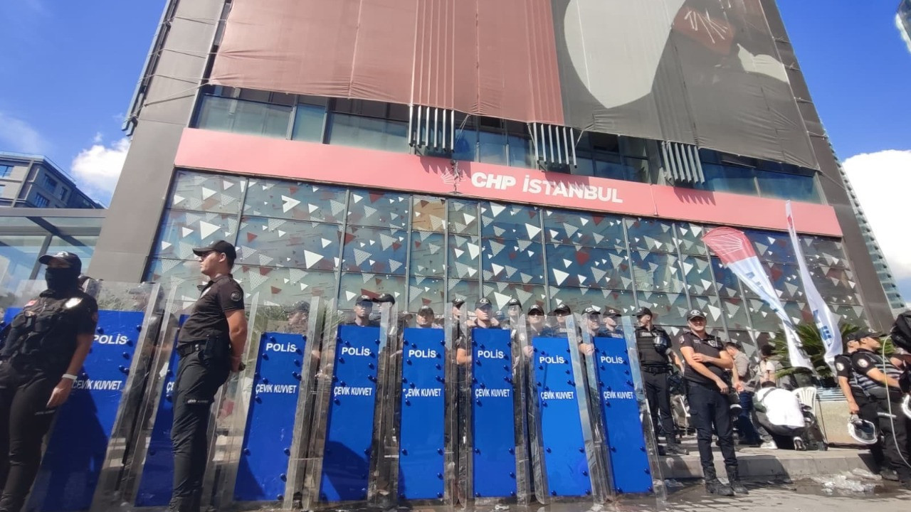 CHP'den Gürsel Tekin'in kullandığı odaların kirletildiği iddialarına yanıt