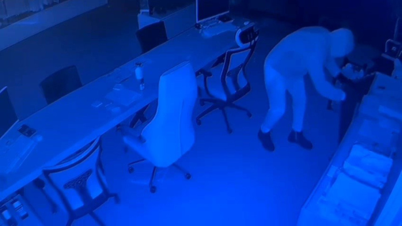 Eski iş yerini soydu, kameraya takıldı