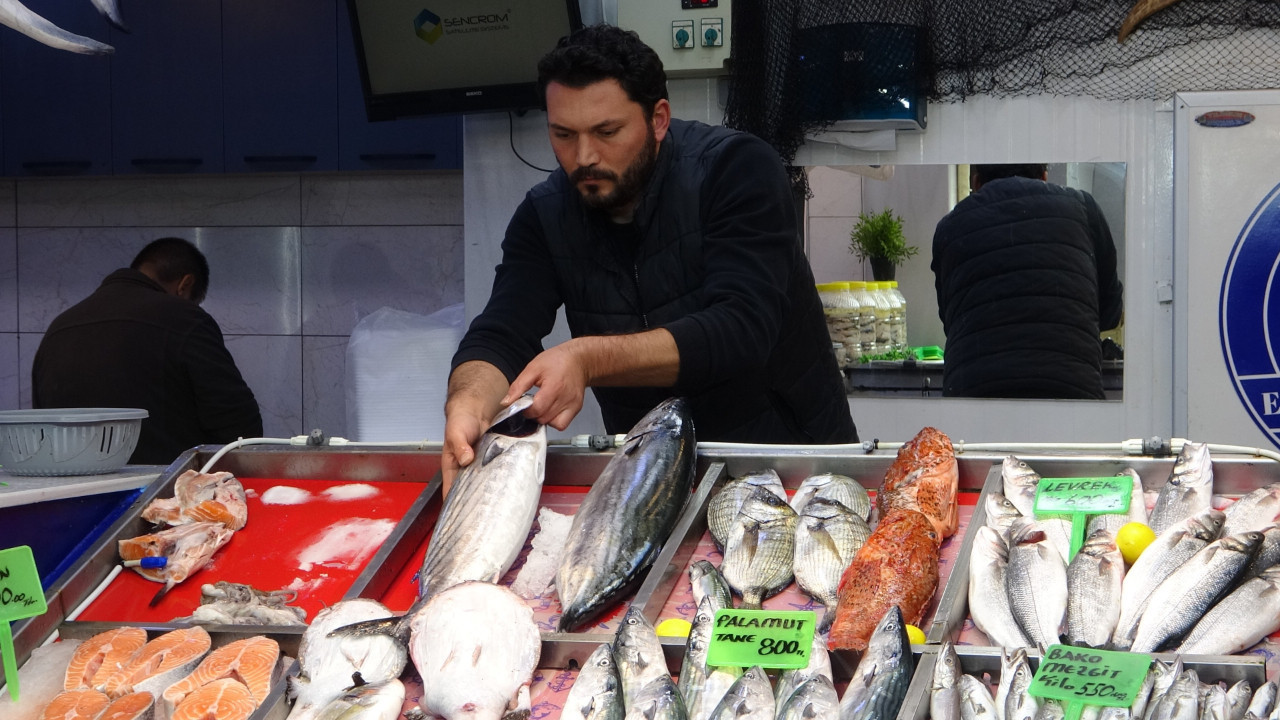 Hamsi ve sardalya tezgahtaki yerini koruyor