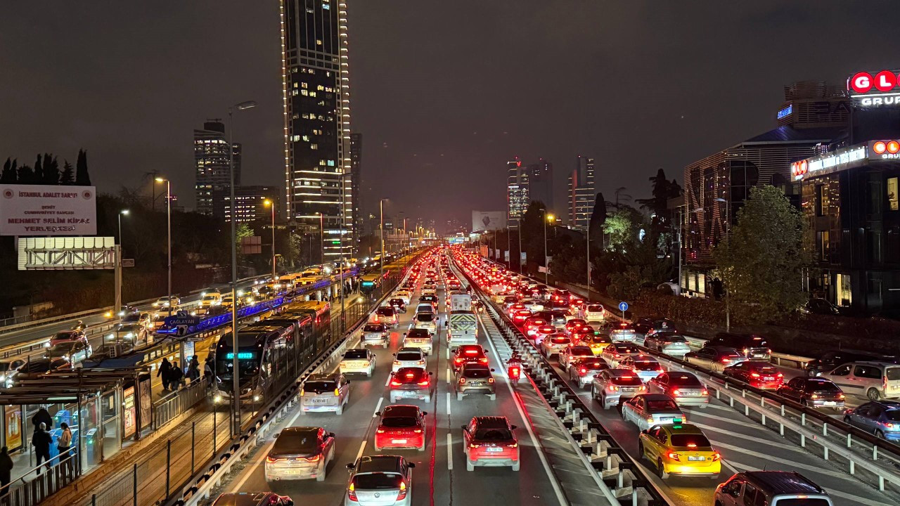İstanbul’da trafik kilitlendi