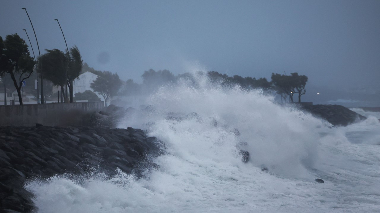 Kötü hava şartları 2 kişiyi öldürdü