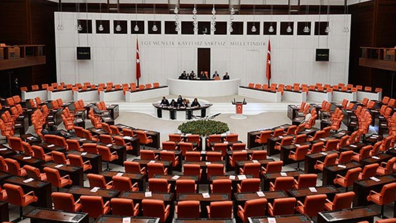 Milletvekili danışmanlarına beden dili eğitimi