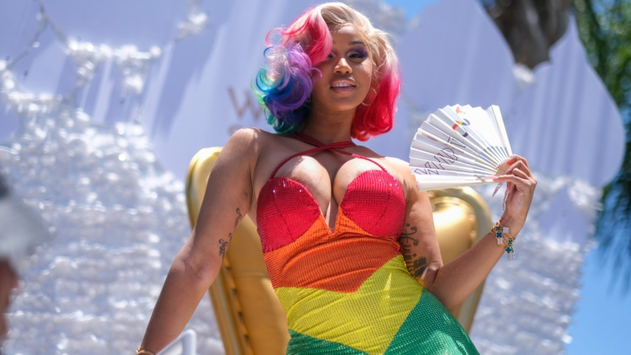 Cardi B bebeğini dünyaya getirdi