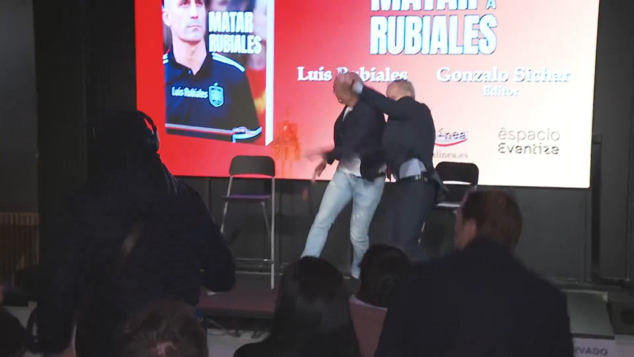 Eski federasyon başkanına yumurtalı saldırı: Saldırganın kimliği şaşırttı!