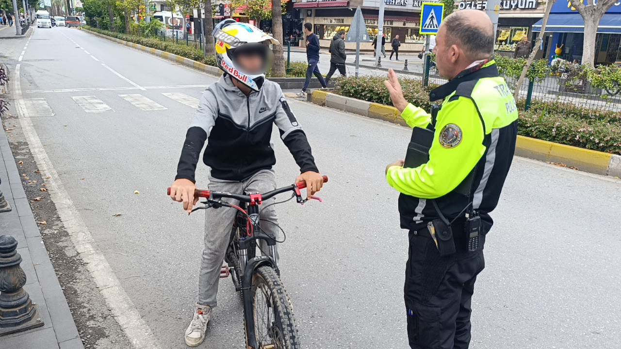 Trafik polisinden nasihat: 'Bu defa yazmıyorum...'
