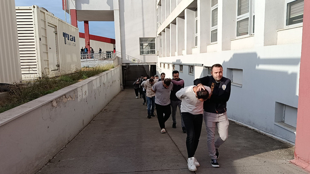 Dolandırıp mesaj attı: 24 tutuklama