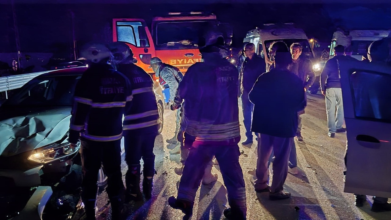 Hatay'da iki otomobil çarpıştı: 4 yaralı