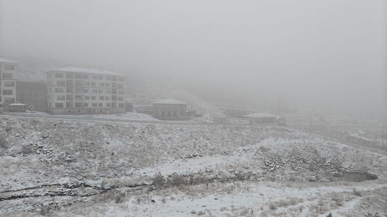 Kayseri’nin yüksek kesimlerine kar yağdı