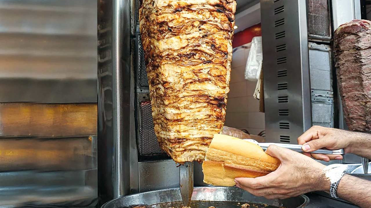 Tavuk döner yiyen 5 lise öğrencisi hastanelik oldu
