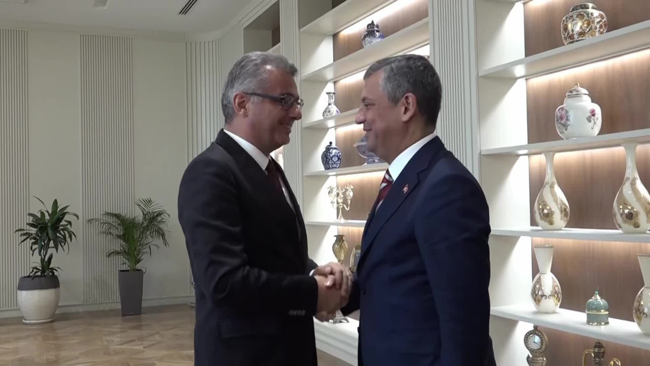 Özgür Özel, KKTC Cumhurbaşkanı Erhürman’ı ziyaret etti