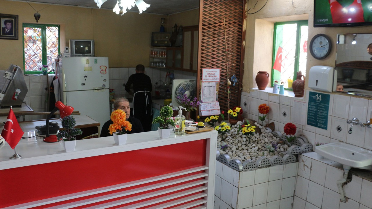 Pide salonundaki isimsiz mezar şaşırtıyor