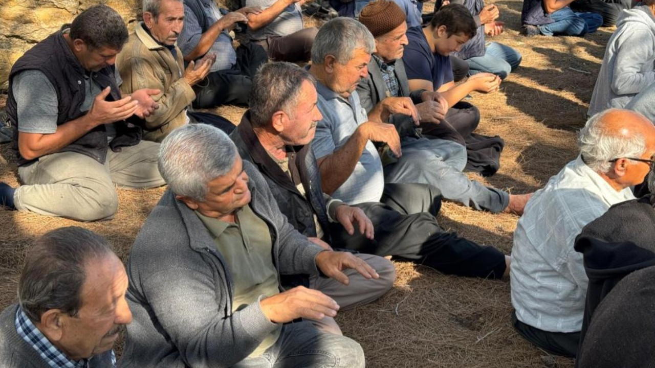 Asırlardır bölgenin en yüksek noktasında bu ritüeli gerçekleştiriyorlar