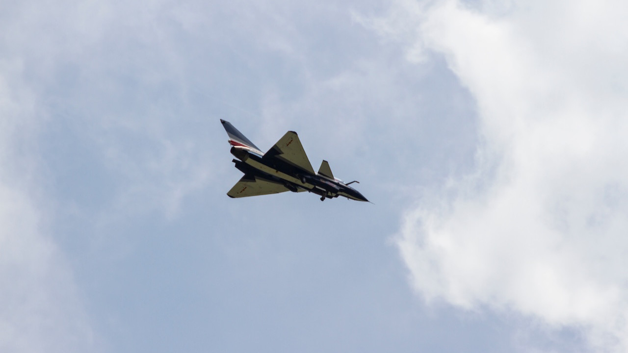 Çin, bombardıman uçaklarıyla devriye uçuşu yaptı