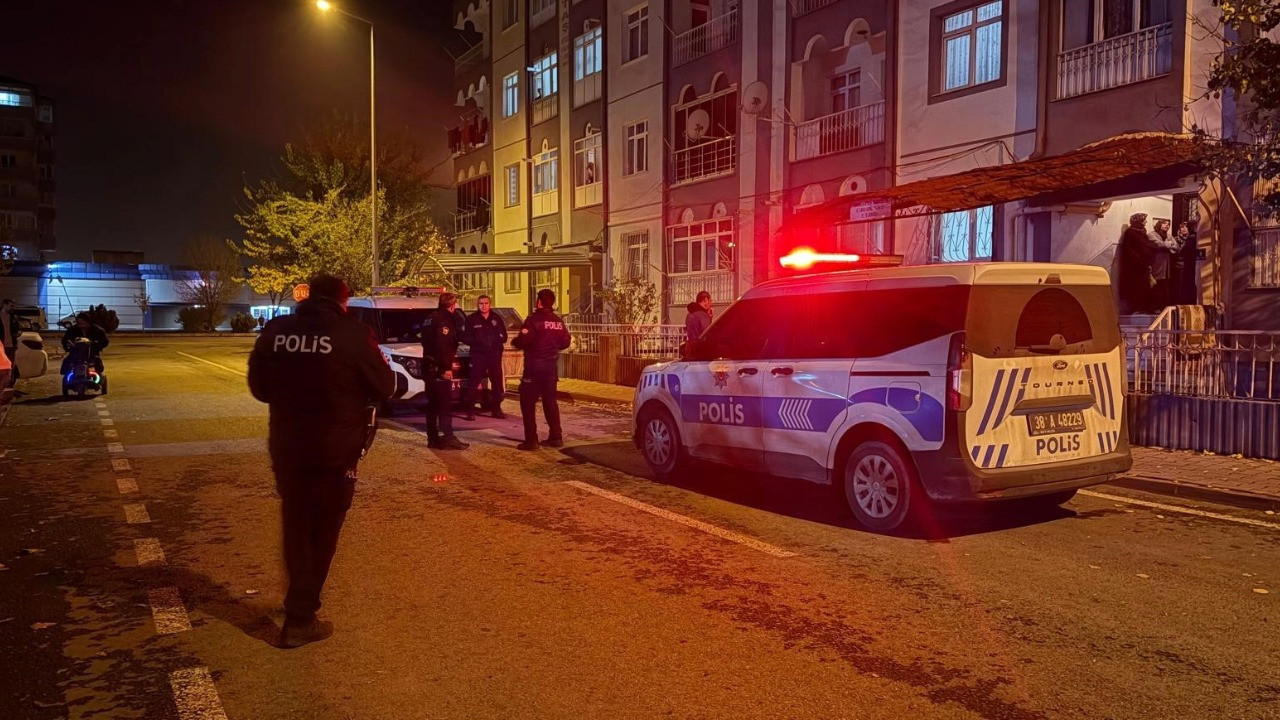 Dördüncü kattan düşen genç kız ağır yaralandı