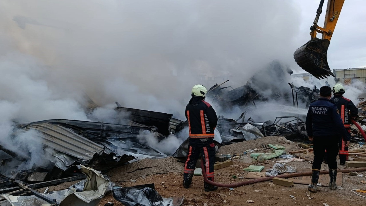 İnşaat işçilerinin kaldığı şantiyede yangın