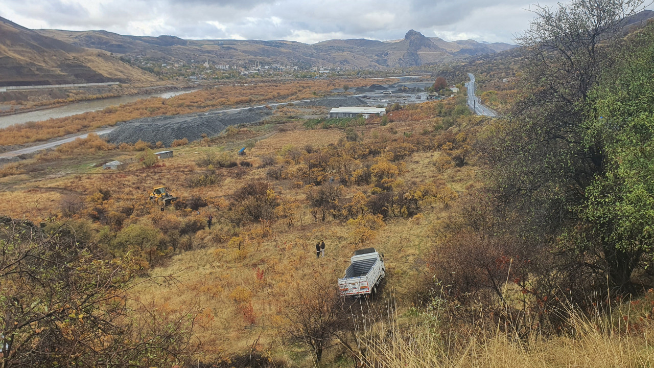 Kamyonet şarampole uçtu