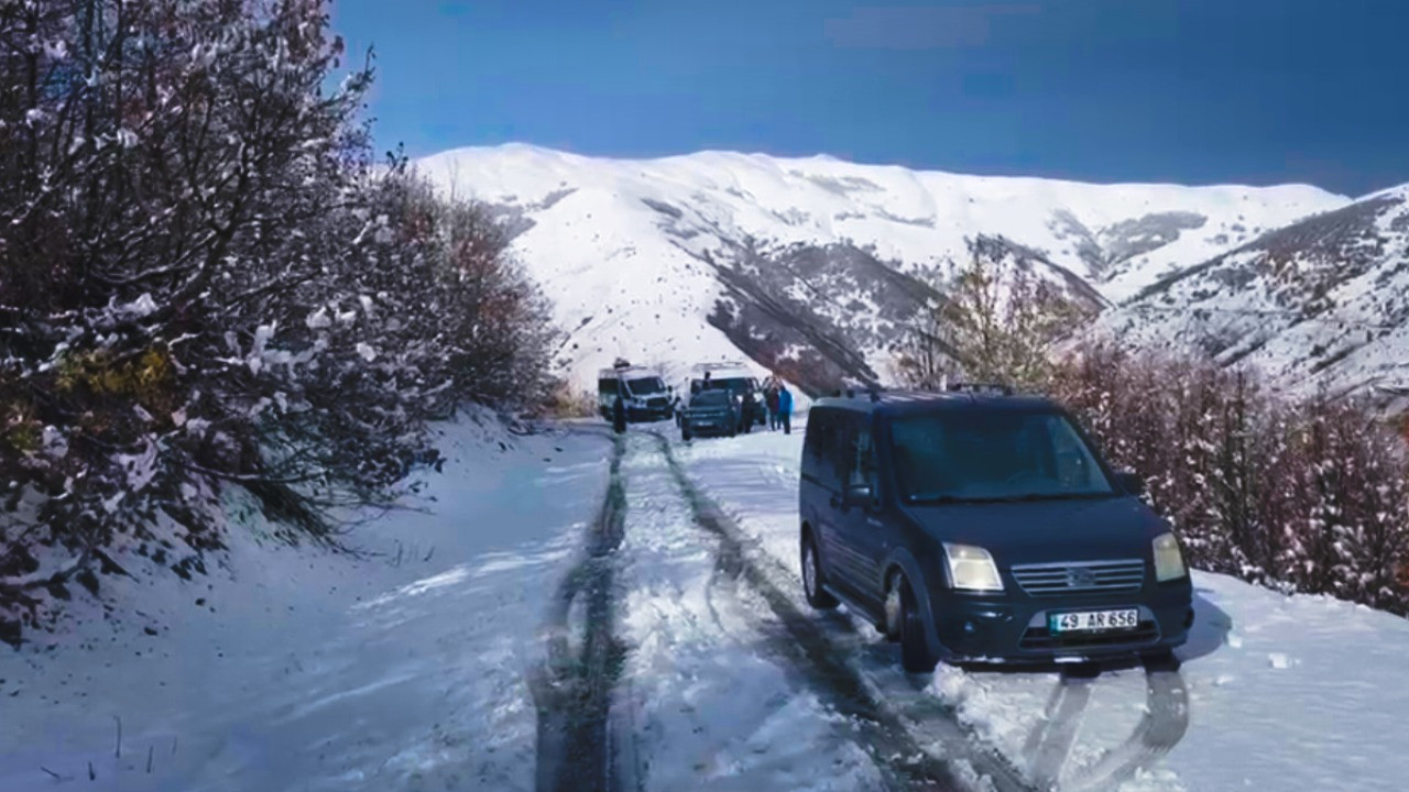 Kar başladı, yollar ulaşıma kapandı
