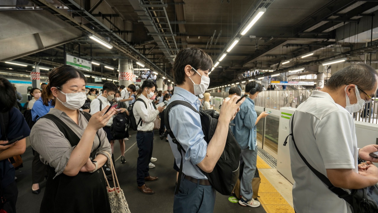 Tansiyon yüksek: Japonya ikiye bölündü