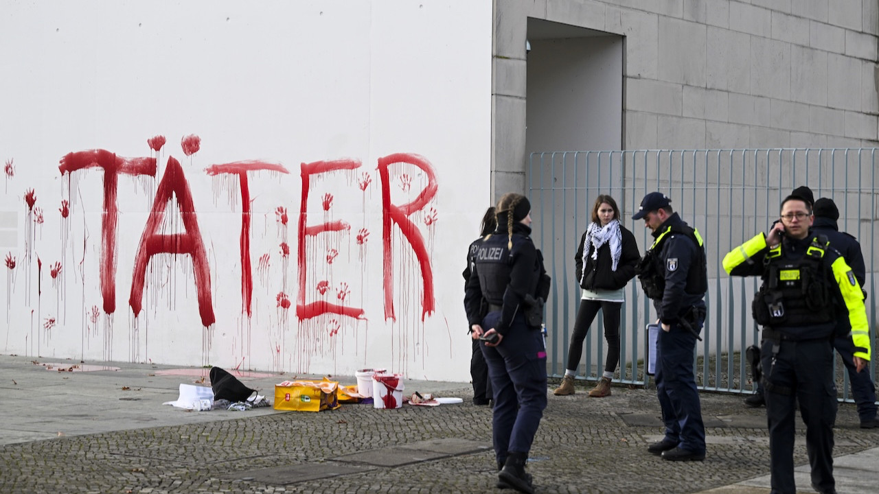 Almanya'da İsrail protestosu: Failler yazdılar