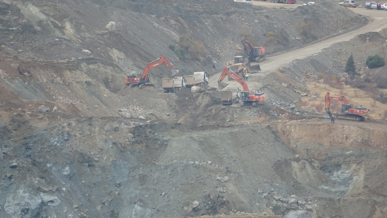 Göçükte 20 saati aştı: Şantiye müdüründen hâlâ haber yok