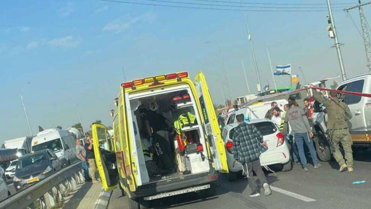 İsrail'de araçlı ve bıçaklı saldırı: Ölen ve yaralananlar var