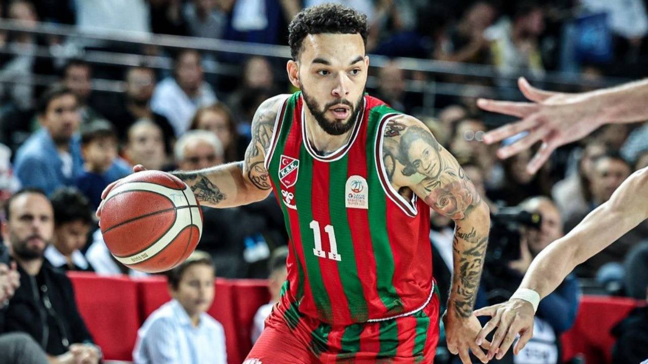 Başkan vekiline havlu atınca Karşıyaka'dan kovuldu