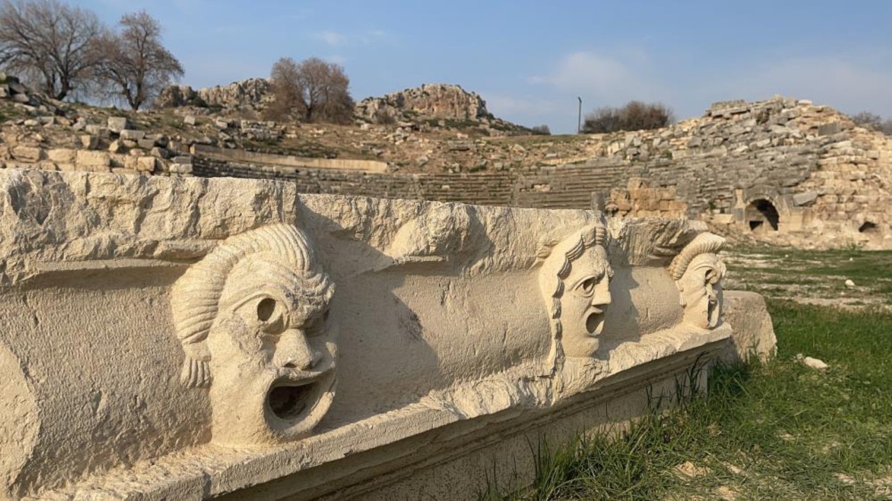 "Çukurova'nın Efesi"nde yeni masklar ortaya çıkarıldı