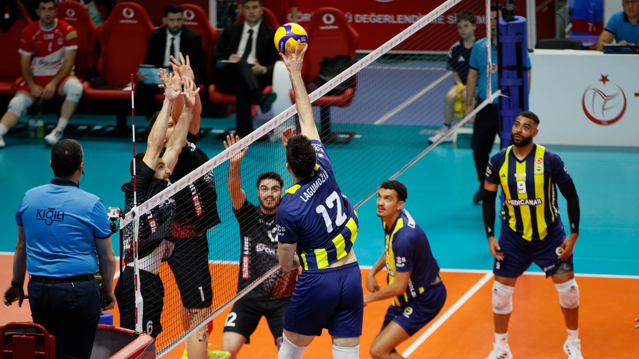 Efeler Ligi'nde sürpriz: Fenerbahçe Medicana evinde kaybetti