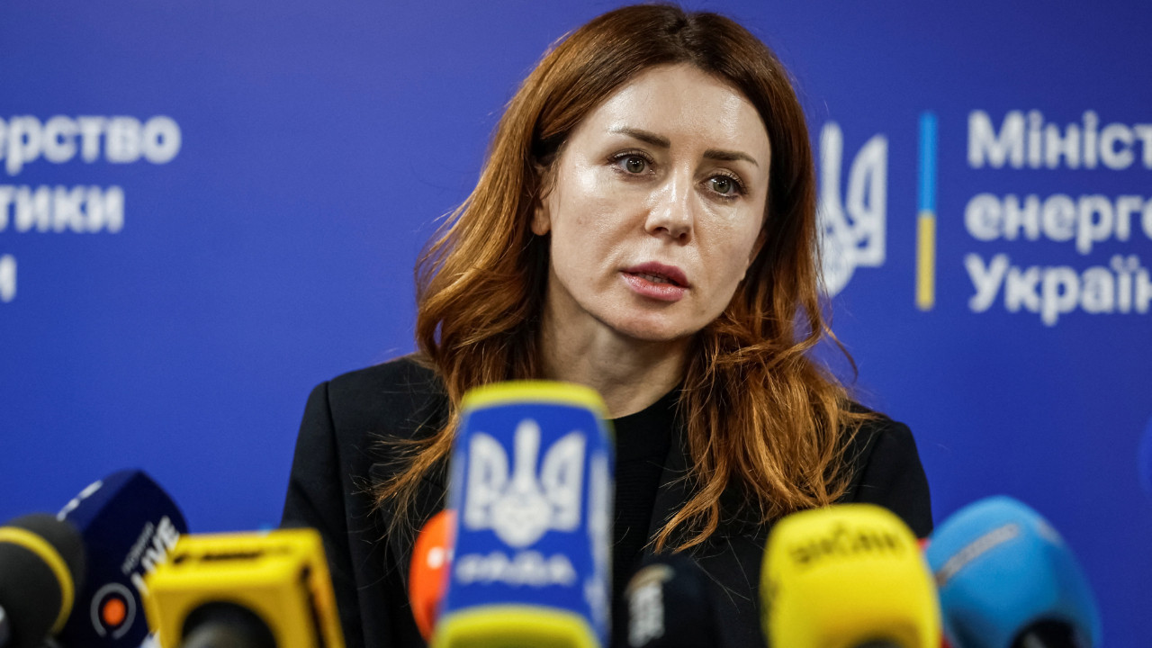 Yolsuzluk depreminde yeni perde: Enerji bakanı da görevden alındı