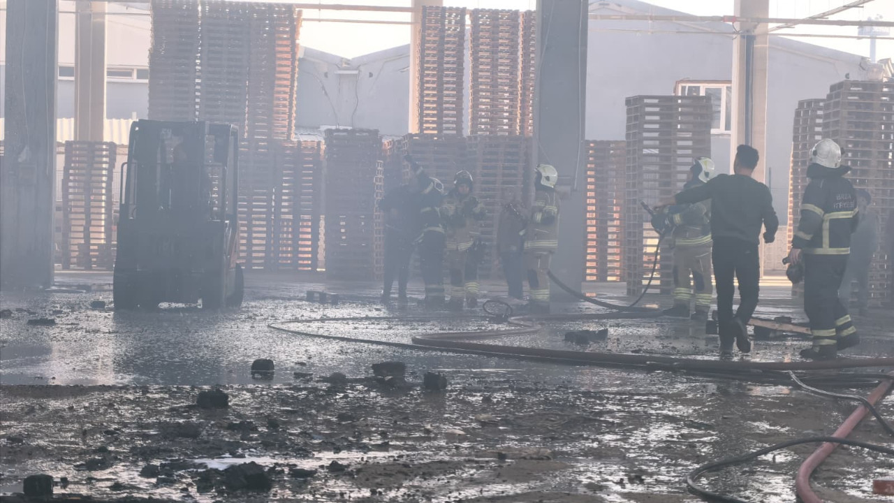 Bursa'da palet fabrikasına yangın