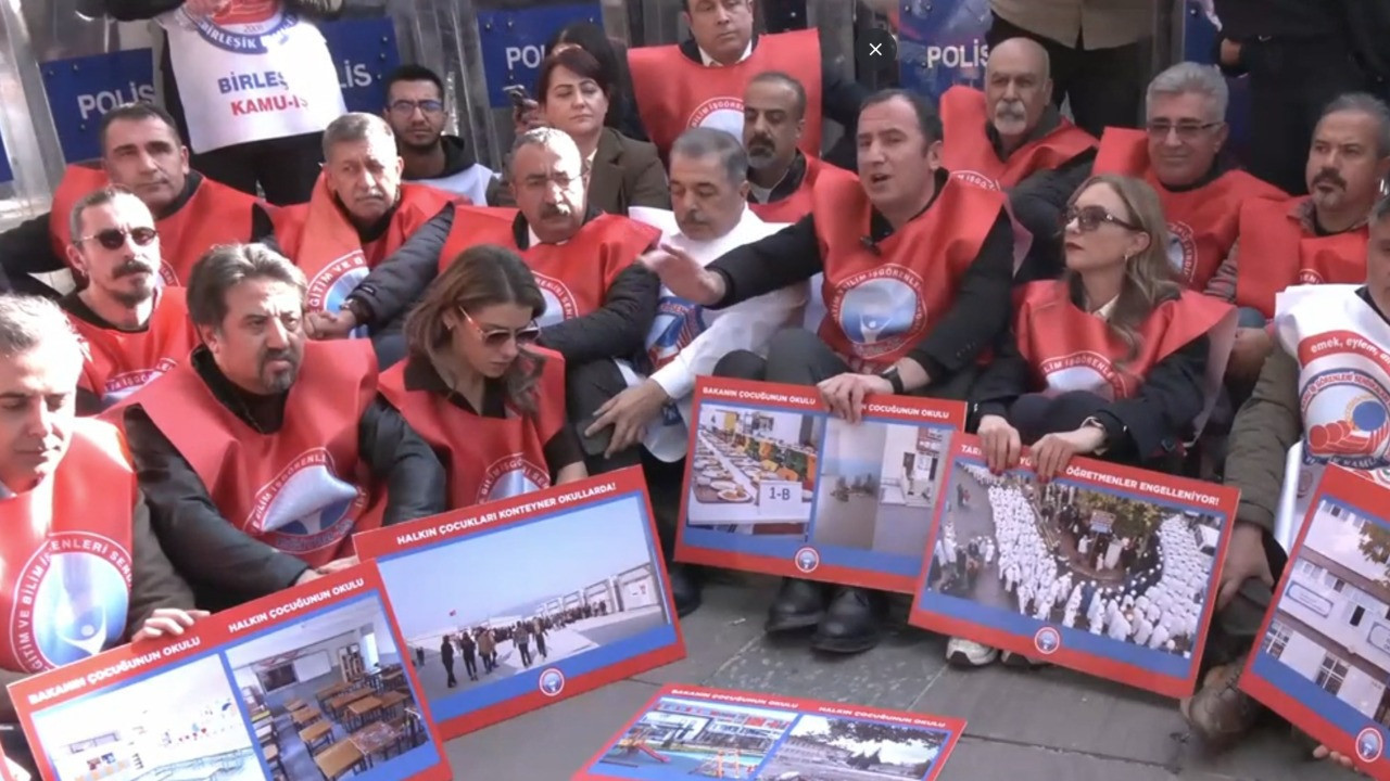 Meclis’e yürümek isteyen Eğitim-İş üyelerine polis barikatı