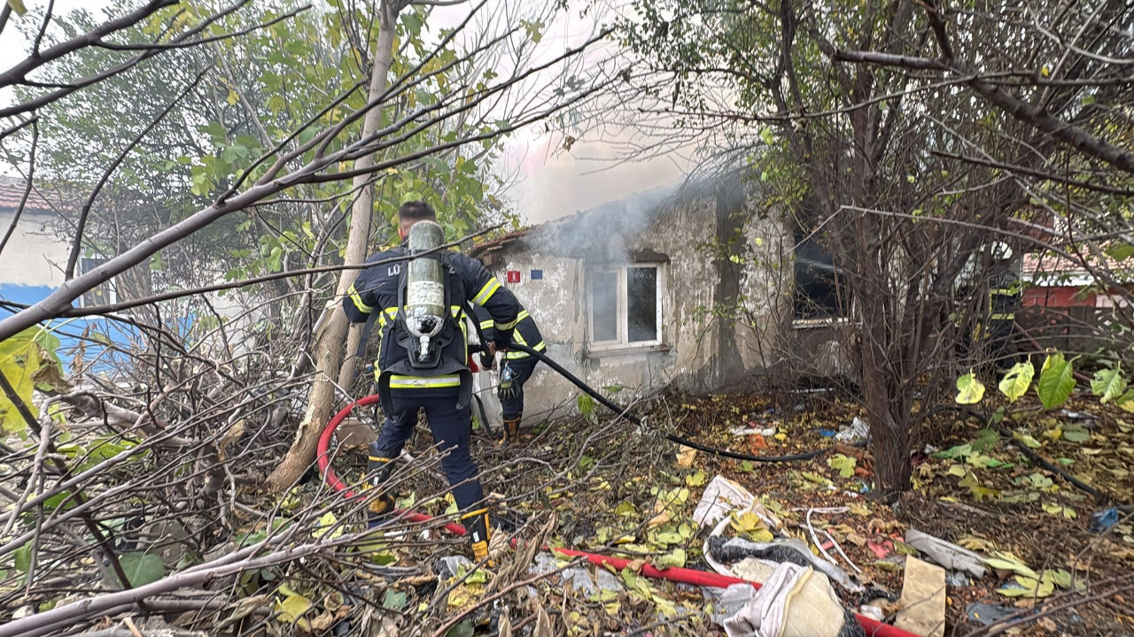 Metruk binayı alevler sardı