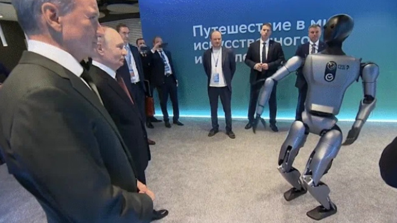 Putin'den dans eden robota tam not