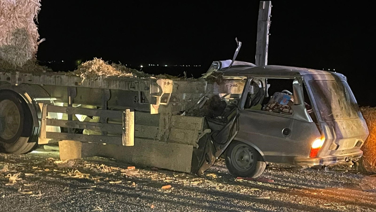 Araba ok gibi saplandı: Karı-koca öldü