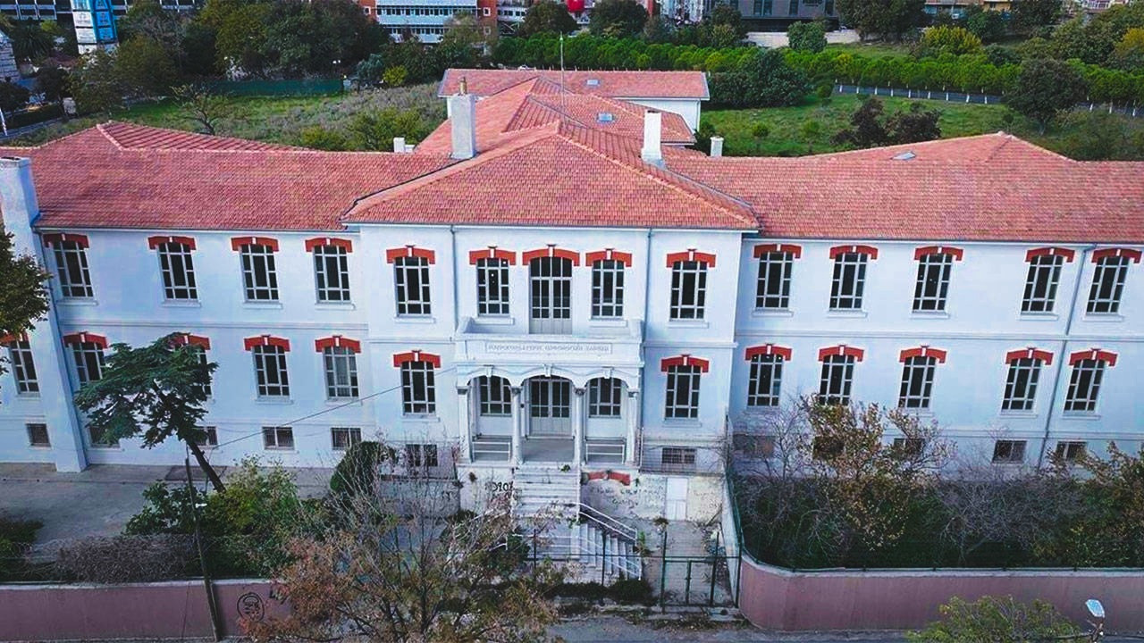 Balıklı Rum Hastanesi'nde operasyon: Profesör, eczacı ve ilaç mümessiline gözaltı