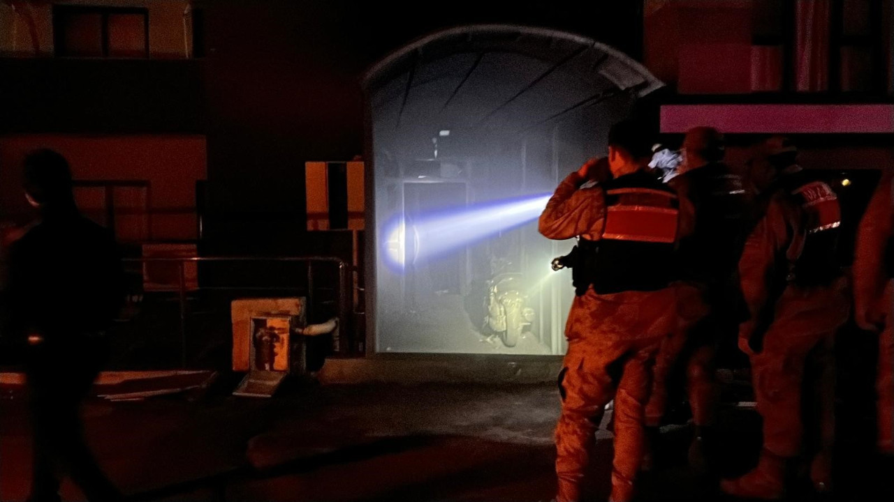 Galeride yangın: 2 ölü, 14 yaralı