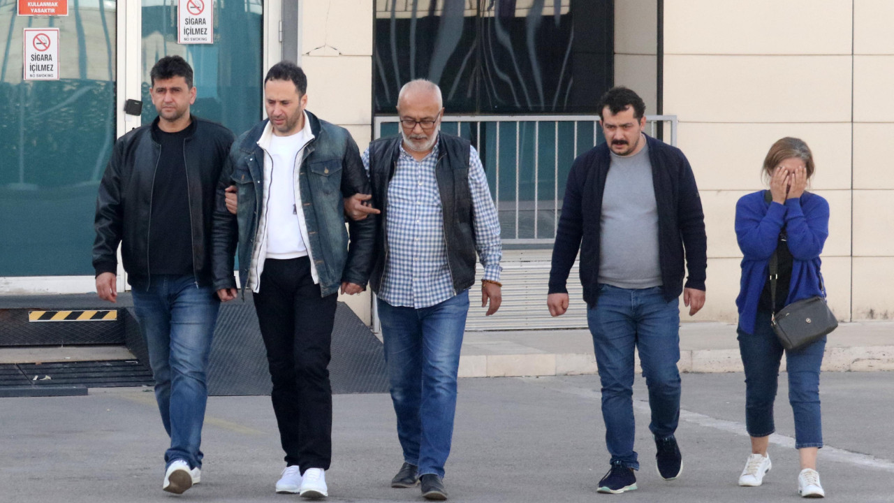 Genç kızın cenazesinde yürek burkan anlar: Babası güçlükle ayakta durdu