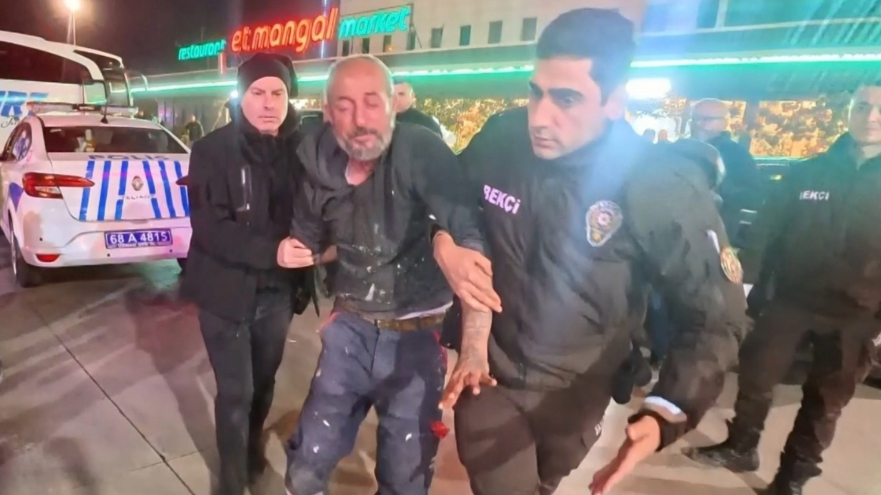 "Gözüm görmüyor neredeyim ben?" dedi, ters kelepçeyle gözünü karakolda açtı
