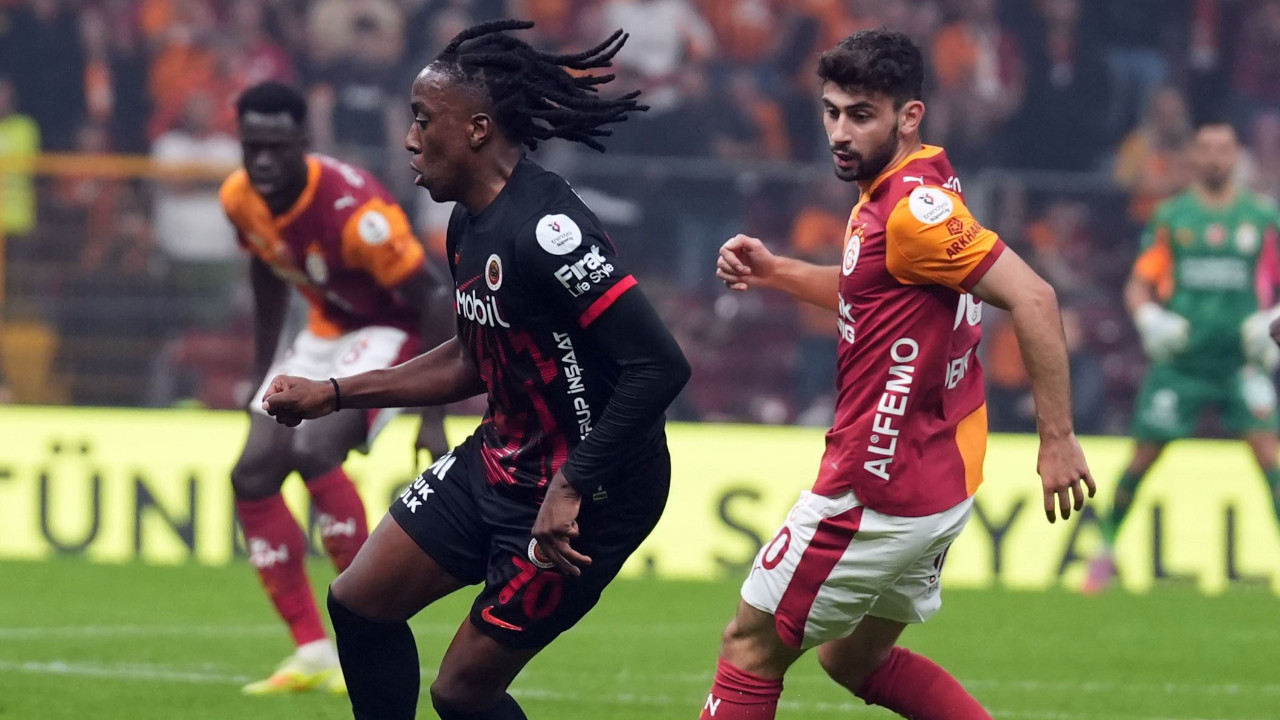 Taraftar tepki gösterdi, Okan Buruk oyundan çıkardı