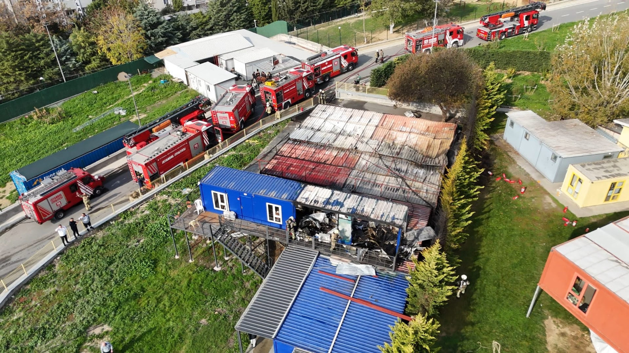 Yıldız Teknik Üniversitesi'nde yangın: Öğrenci kulüpleri kül oldu