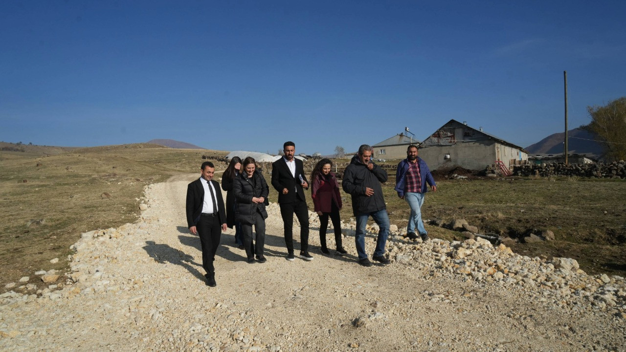 Devamsızlık yapan öğrenciler için köy köy geziyorlar