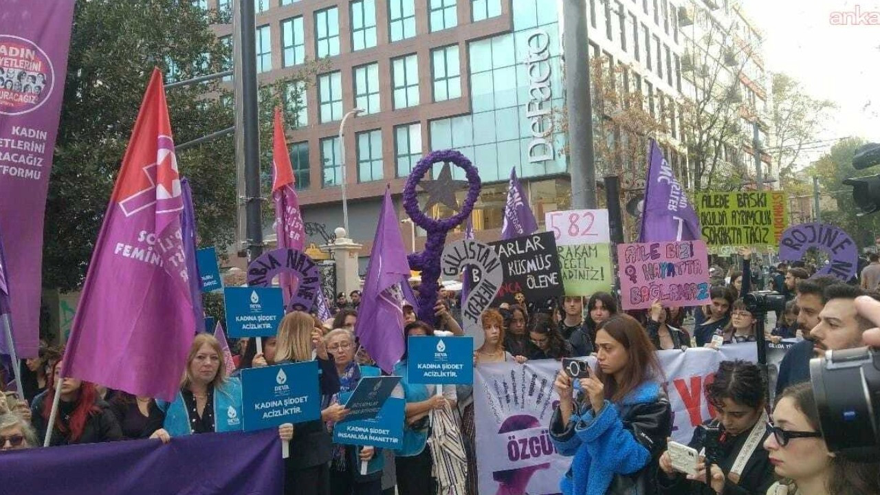 Kadıköy'de 25 Kasım buluşması: Şiddetin karanlığını mücadelemiz dağıtacak
