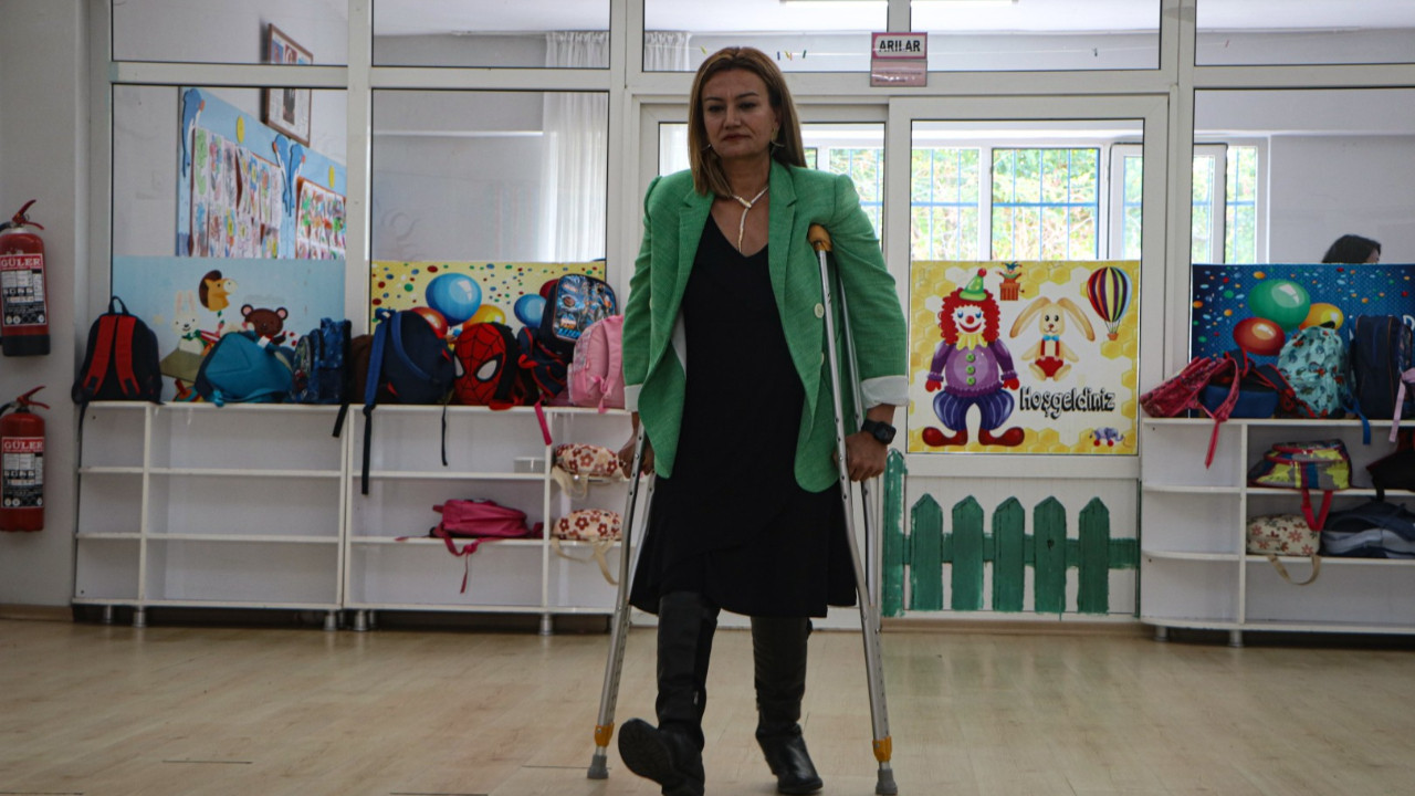 Ortopedik engelli öğretmen, hayallerini gerçekleştirerek ilham oluyor