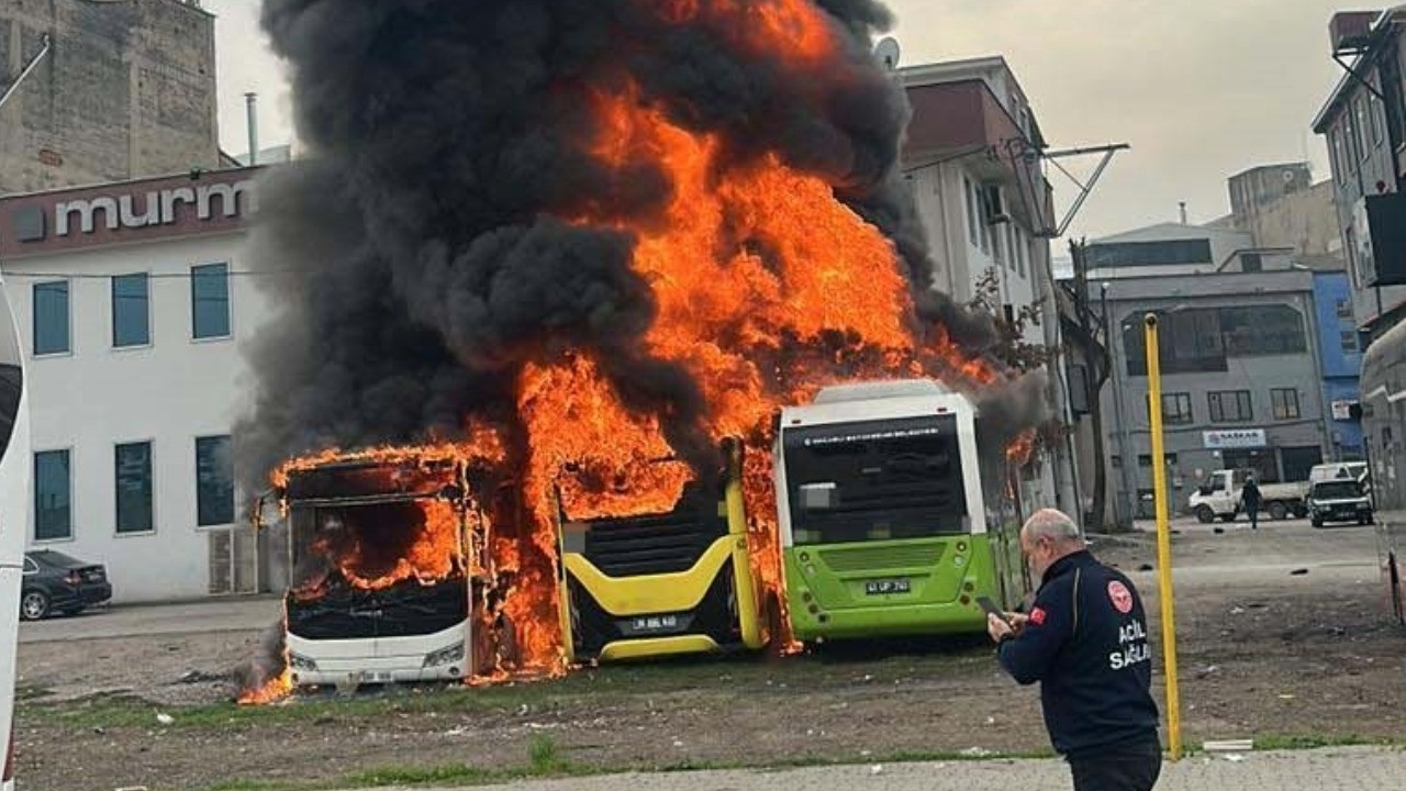 Otobüsler alev topuna döndü