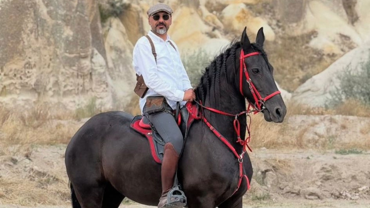 Atla elektrik direğine çarptı, hayatını kaybetti