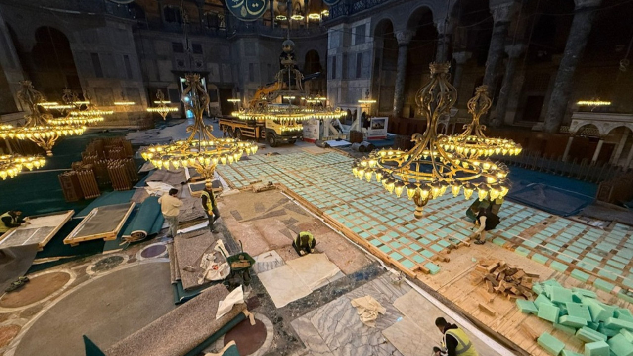 'Ayasofya'ya kamyon girdirildi' iddiasına açıklama geldi