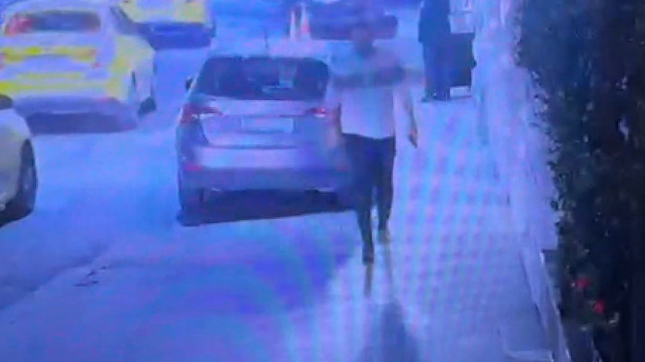 Motosikletçilere kızıp gecenin bir yarısı havaya rastgele ateş ettti