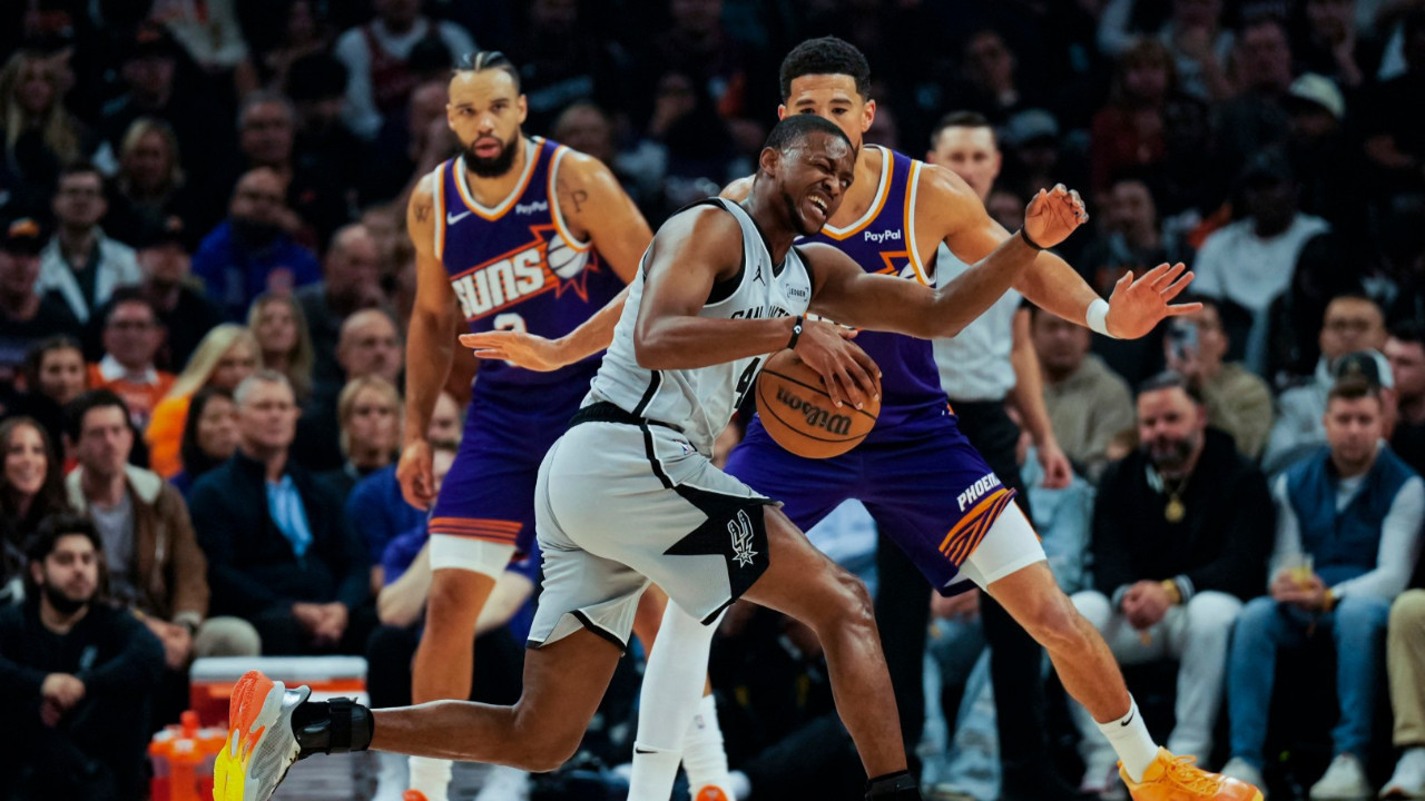 Suns hem 3'te 3 yaptı hem de Spurs'ün serisini bitirdi